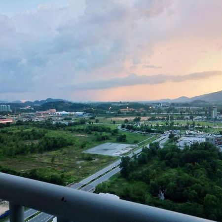 Luxurious Homestay 3Br With Pool Meru Ipoh 8 Pax Bagian luar foto